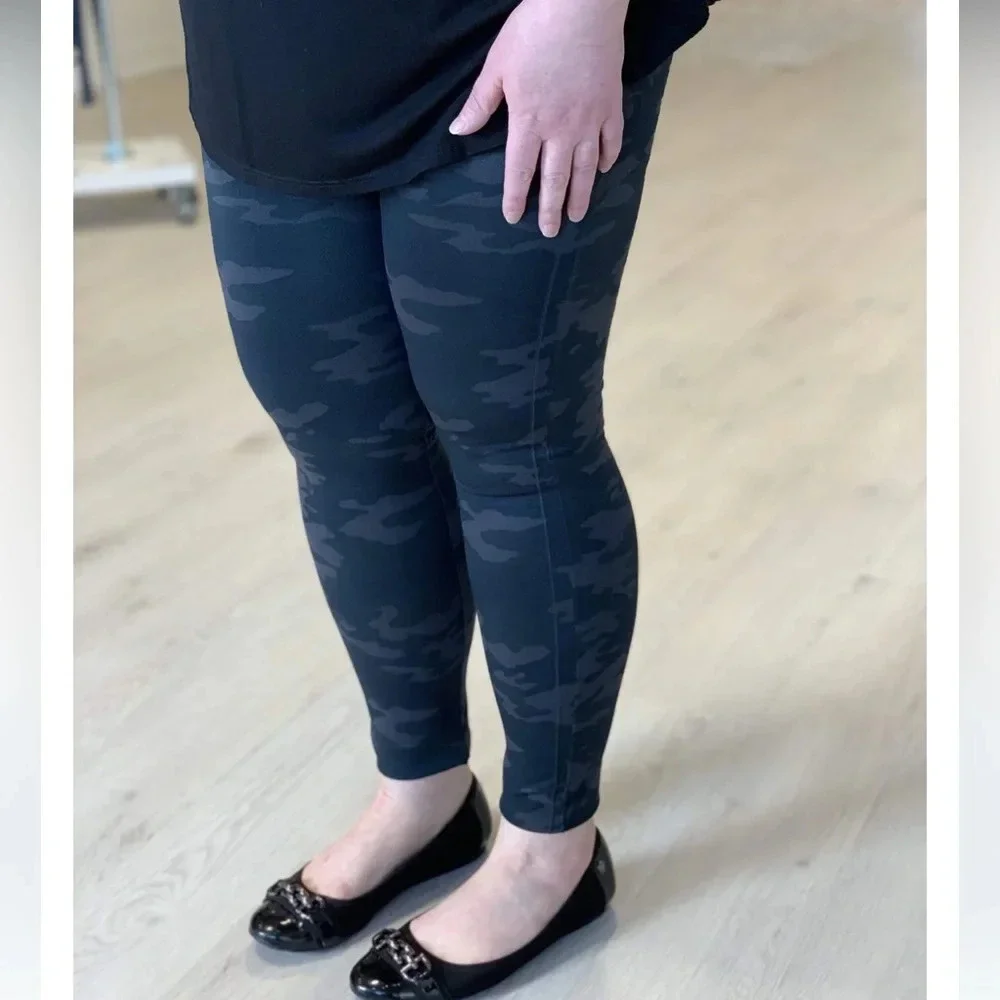 Spanx Look At Me Now High Waisted Stretch Leggings Pants Black Camo Size XL